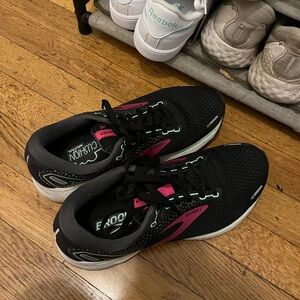 Brooke cloud running shoe